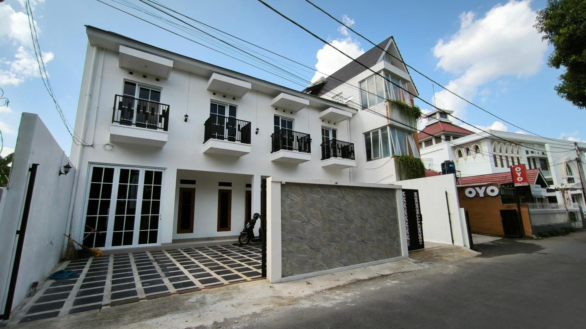 House Of Bedjo Powered By Cocotel Yogyakarta Luaran gambar
